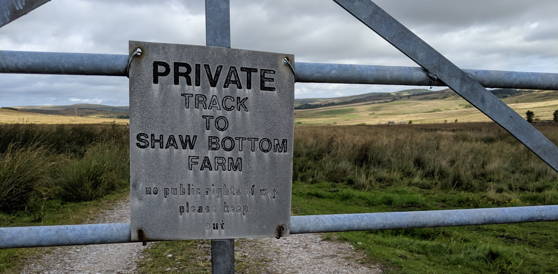 Farm name notice on gate